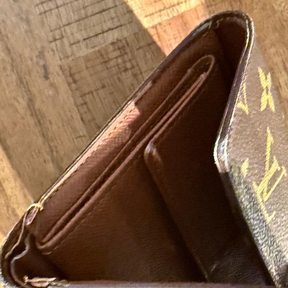 EUC Authentic Louis Vuitton Brown and Gold Monogram Wallet - Picture 12 of 17